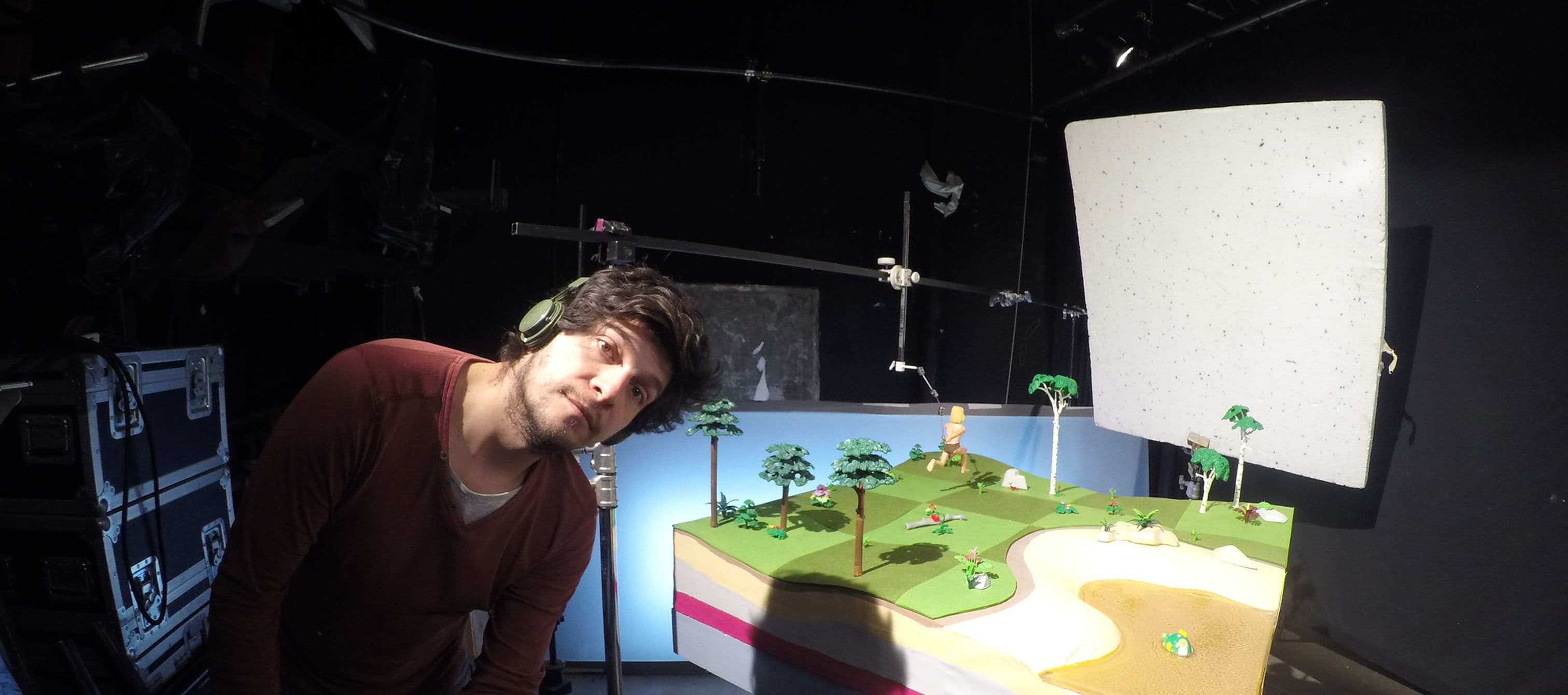 Daniel Virgüez in his workshop, working with modelling clay